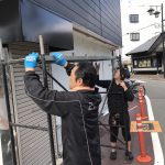 看板の照明を直します!