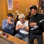 しかも、ピースやんか。