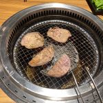 じゅーじゅー(肉の焼ける音）